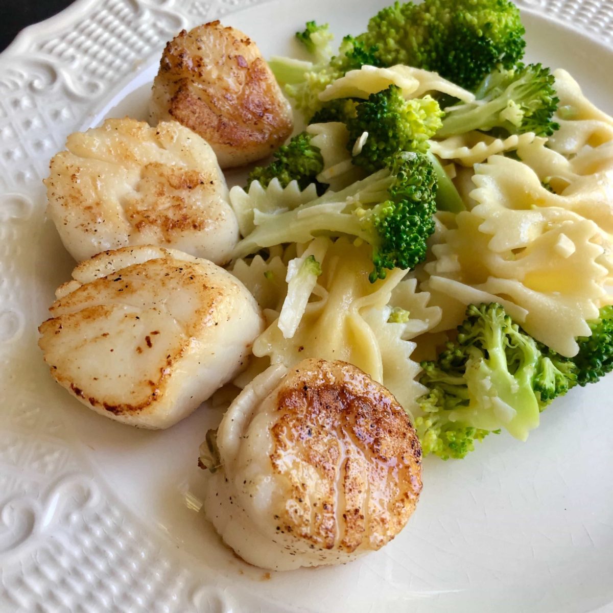 Garlic Lemon Pasta Salad with Seared Scallops